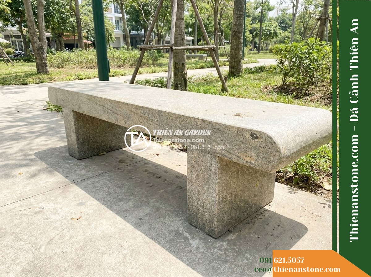 Ghế Đá Granite Nguyên Khối Bảo An – Kích thước 175 x 45 x 45 cm – Kiểu dáng bo tròn bốn góc, chân trụ chữ nhật. Chất liệu đá granite
