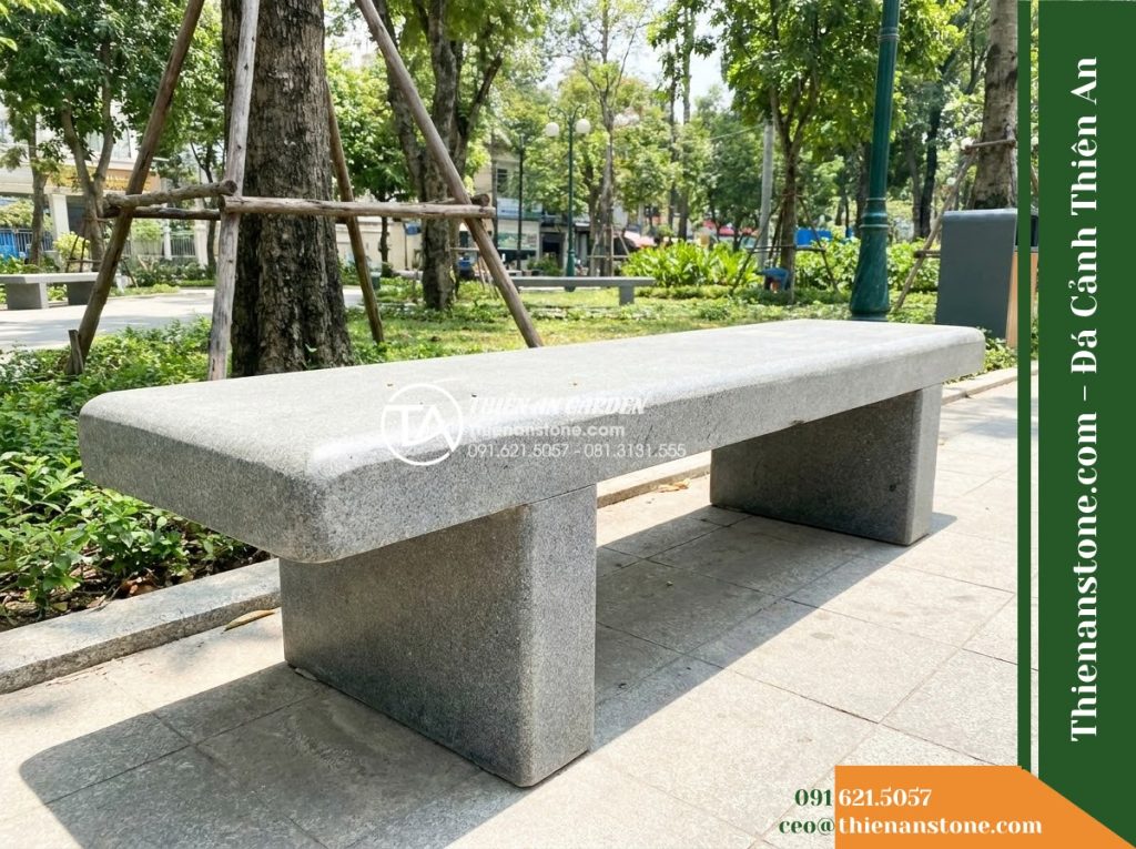 Ghế Đá Granite Nguyên Khối Đại An – Kích thước 170 x 50 x 45 cm – Kiểu dáng mặt rộng bo mềm, chân liền khối hiện đại. Chất liệu đá granite