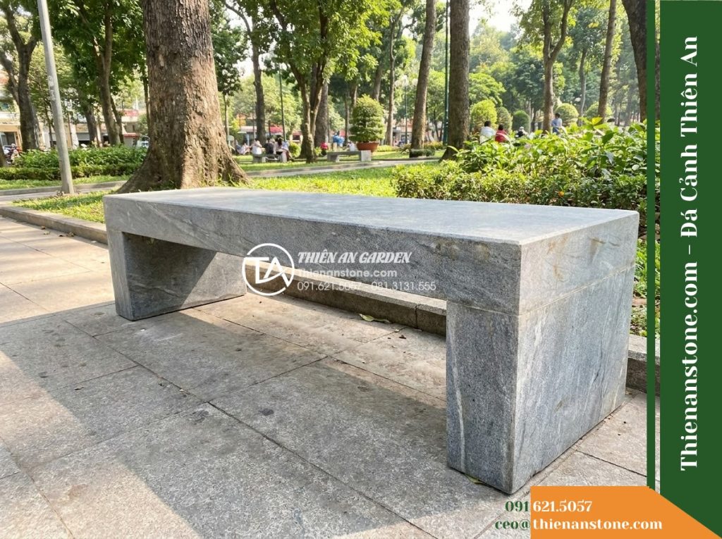 Ghế Đá Granite Nguyên Khối Hòa Bình – Kích thước 180 x 45 x 44 cm – Kiểu dáng băng thấp, chân chữ U vuông vức. Chất liệu đá granite