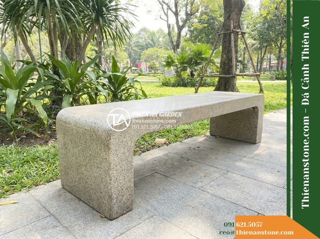 Ghế Đá Granite Nguyên Khối Long An – Kích thước 170 x 46 x 45 cm – Kiểu dáng mặt bo tròn, chân chữ U liền mạch. Chất liệu đá granite