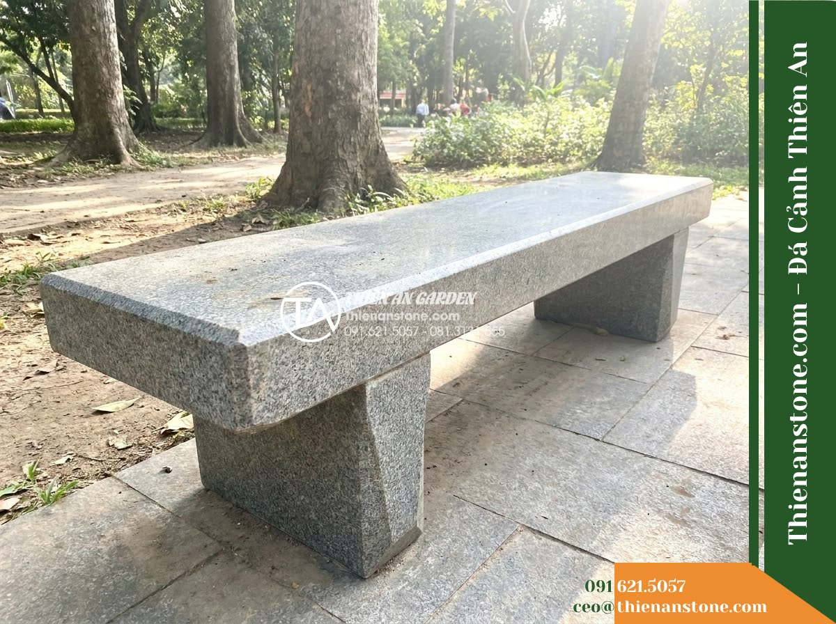 Ghế Đá Granite Nguyên Khối Minh Thành – Kích thước 165 x 46 x 45 cm – Kiểu dáng cạnh thẳng, hai đầu vát chéo nhẹ. Chất liệu đá granite