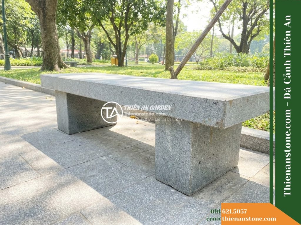 Ghế Đá Granite Nguyên Khối Tường An – Kích thước 160 x 42 x 44 cm – Kiểu dáng thấp gọn, mặt vuông cạnh tinh giản. Chất liệu đá granite