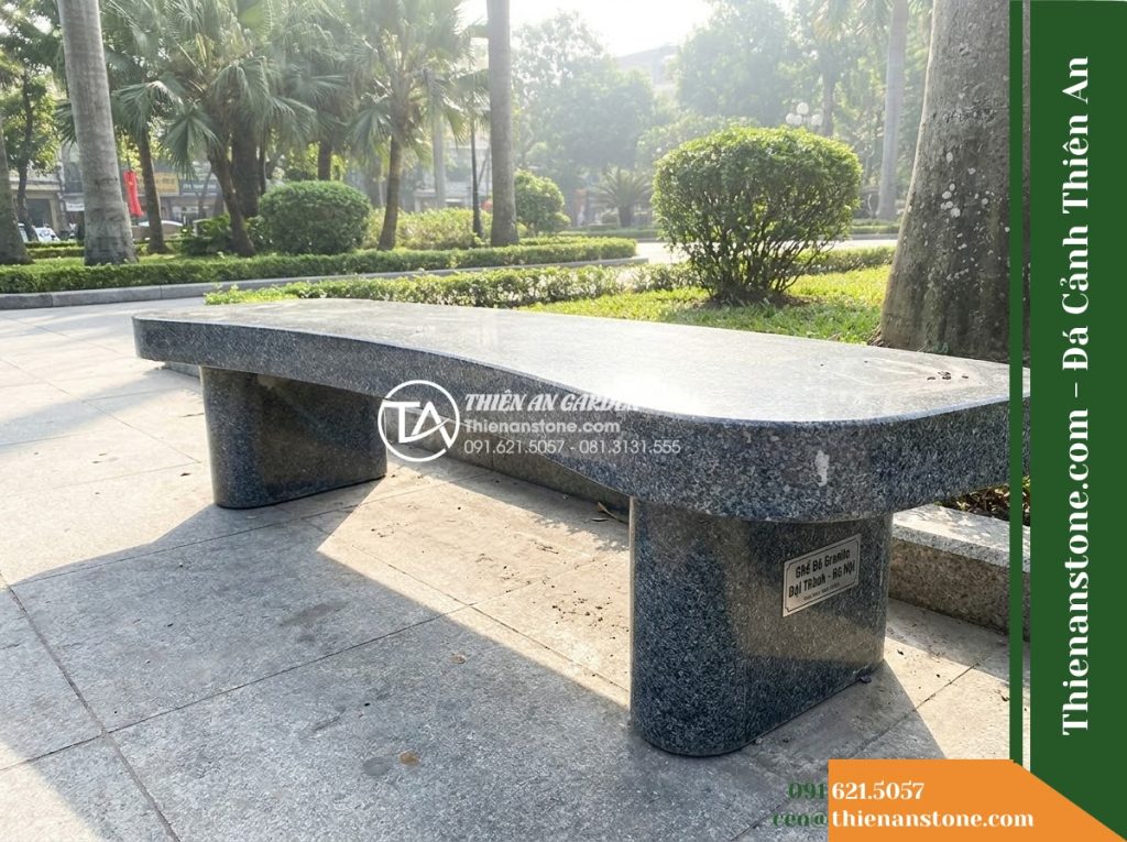 Ghế Đá Granito Đại Thành – Kích thước 140 x 45 x 45 cm – Kiểu dáng băng thấp không tựa, bo tròn bốn góc. Chất liệu đá granito (đá mài)