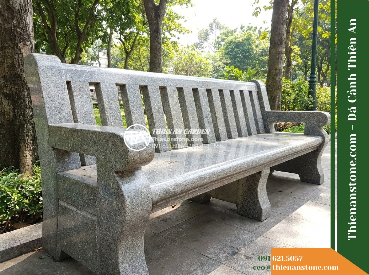 Ghế Đá Granito Minh Châu – Kích thước 180 x 50 x 80 cm – Kiểu dáng tựa nan dọc cổ điển, tay vịn bo tròn. Chất liệu đá granito (đá mài)