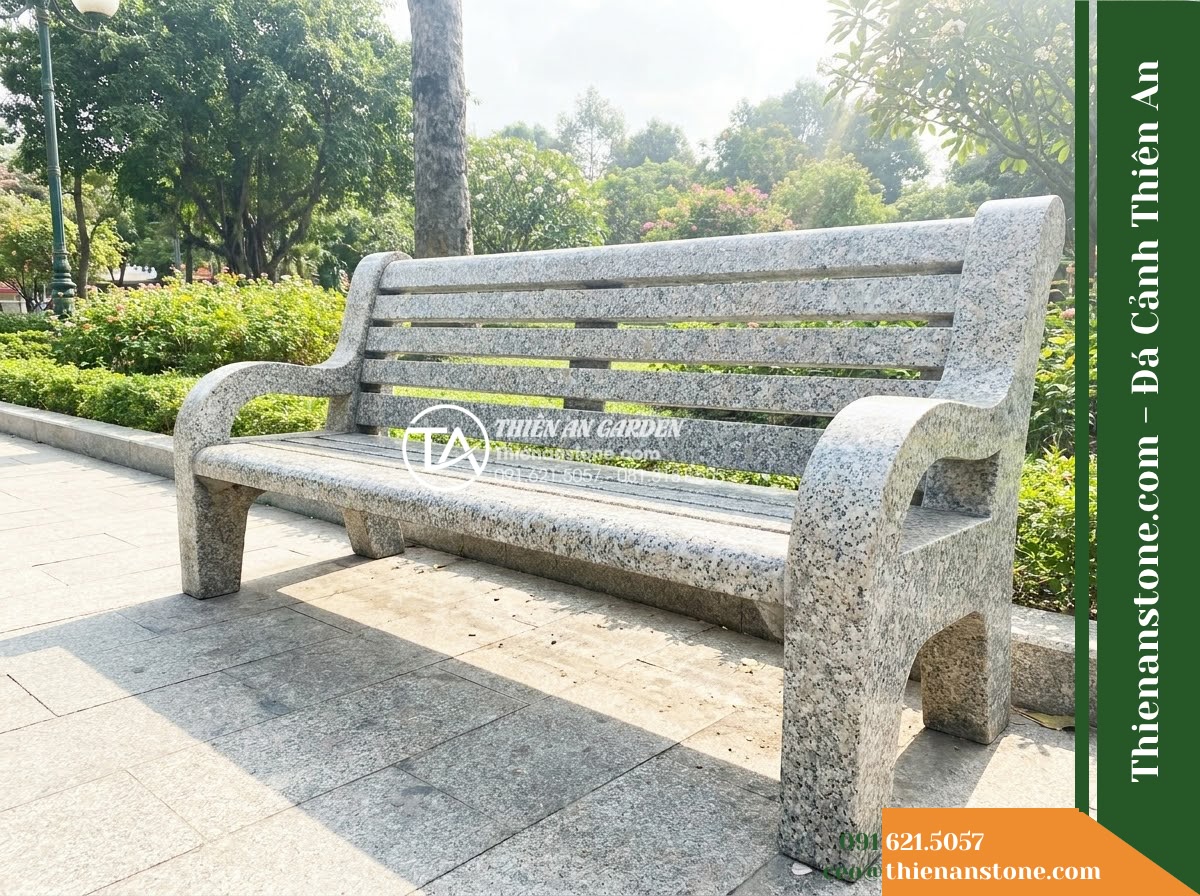 Ghế Đá Granito Minh Phát – Kích thước 180 x 50 x 80 cm – Kiểu dáng tựa nan ngang lớn, tay vịn cong. Chất liệu đá granito (đá mài)