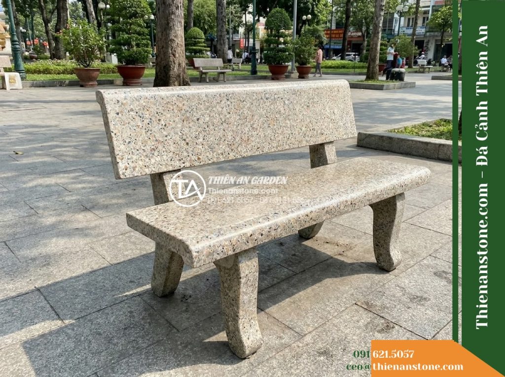 Ghế Đá Granito Thanh Bình – Kích thước 160 x 50 x 80 cm – Kiểu dáng có tựa thẳng, chân cong nhẹ. Chất liệu đá granito (đá mài)