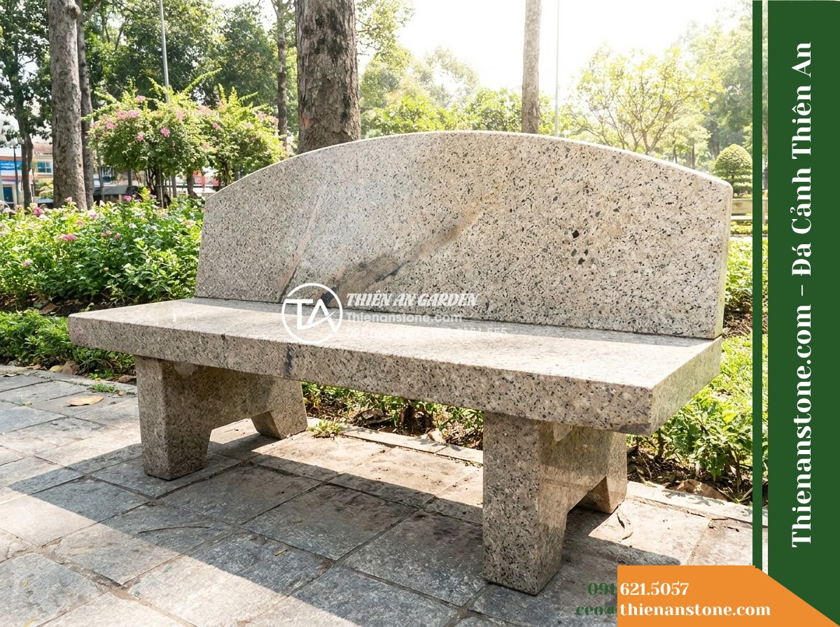 Ghế Đá Granito Thành Lộc – Kích thước 180 x 52 x 82 cm – Kiểu dáng tựa vòm rộng, mặt ngồi bản lớn. Chất liệu đá granito (đá mài)