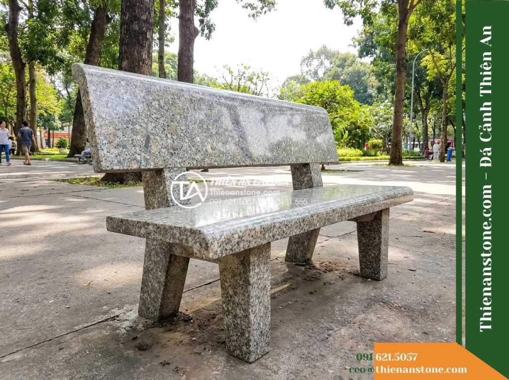 Ghế Đá Granito Thiên Lộc – Kích thước 160 x 50 x 85 cm – Kiểu dáng tựa cao bo cong, chân trụ đối xứng. Chất liệu đá granito (đá mài)