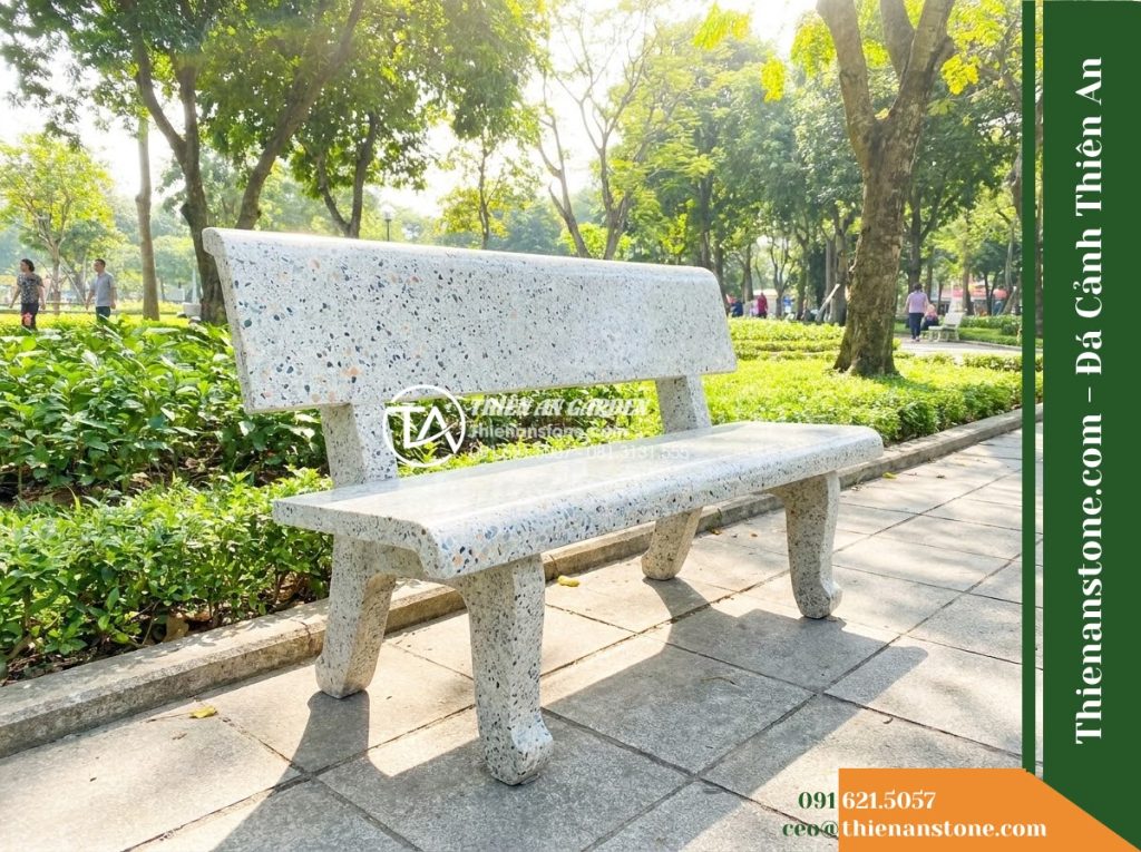 Ghế Đá Granito Thiên Thành – Kích thước 165 x 50 x 80 cm – Kiểu dáng tựa cong thấp, mặt ngồi rộng. Chất liệu đá granito (đá mài)