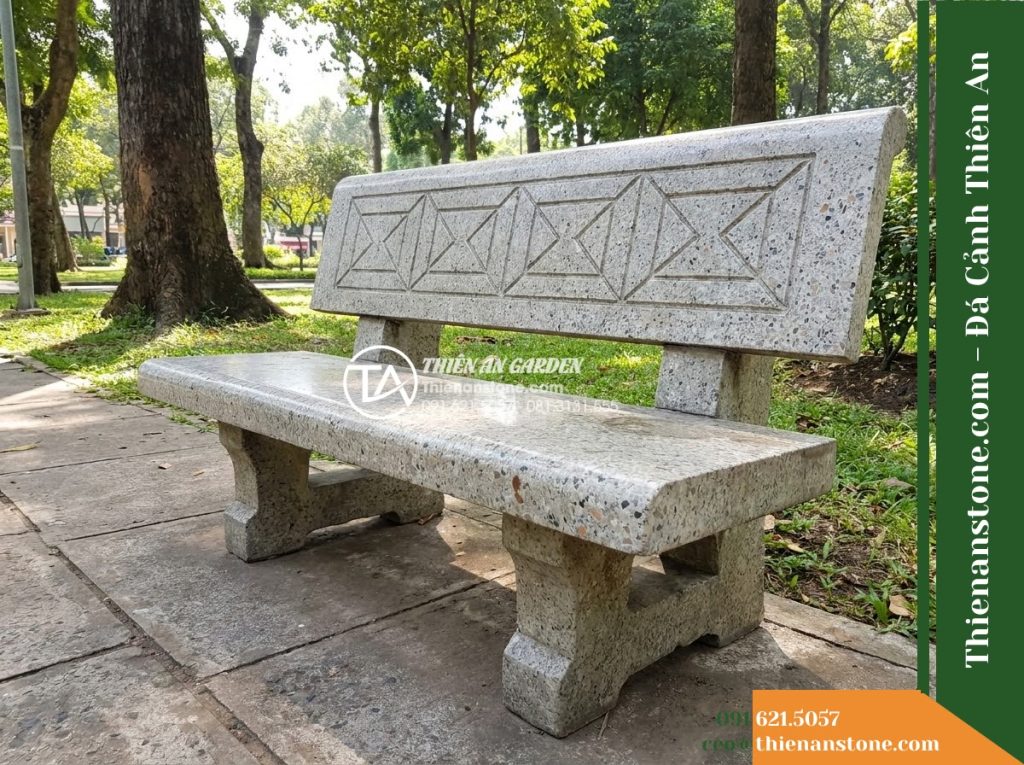 Ghế Đá Granito Vạn An – Kích thước 170 x 48 x 80 cm – Kiểu dáng tựa họa tiết hình học, mặt ghế rộng. Chất liệu đá granito (đá mài)