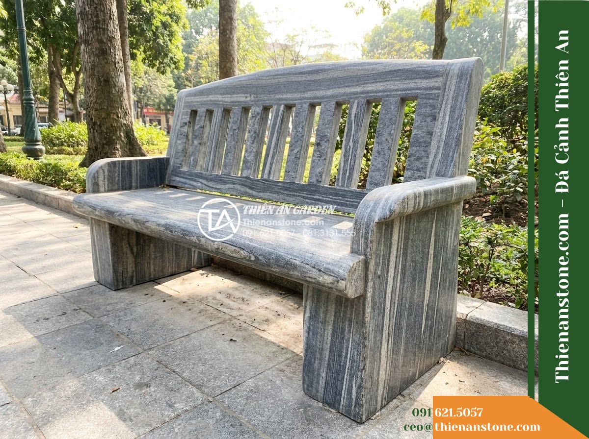 Ghế Đá Sân Trường Cánh Diều – Kích thước 150 x 48 x 78 cm – Kiểu dáng tựa nan thưa, đường nét mềm. Chất liệu đá vân mây