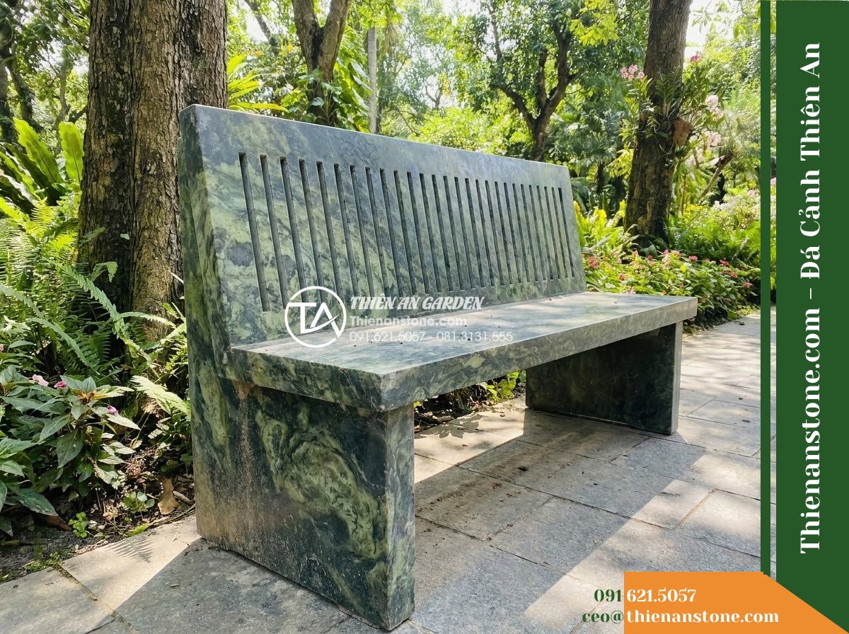 Ghế Đá Sân Trường Hướng Dương – Kích thước 165 x 48 x 78 cm – Kiểu dáng tựa nan dọc thanh mảnh. Chất liệu đá Xanh rêu
