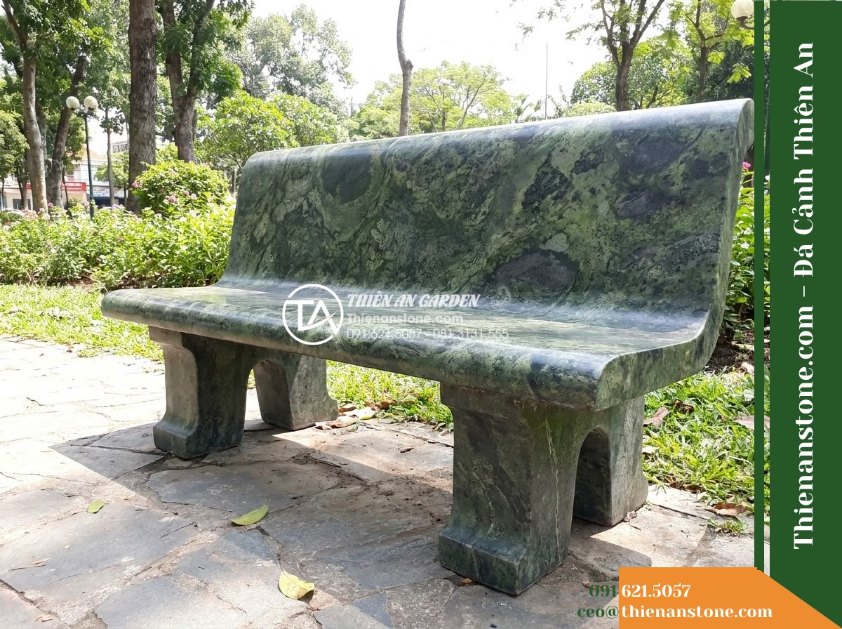 Ghế Đá Sân Trường Khát Vọng – Kích thước 180 x 50 x 82 cm – Kiểu dáng tựa cao bo cong, chân trụ đôi. Chất liệu đá Xanh rêu