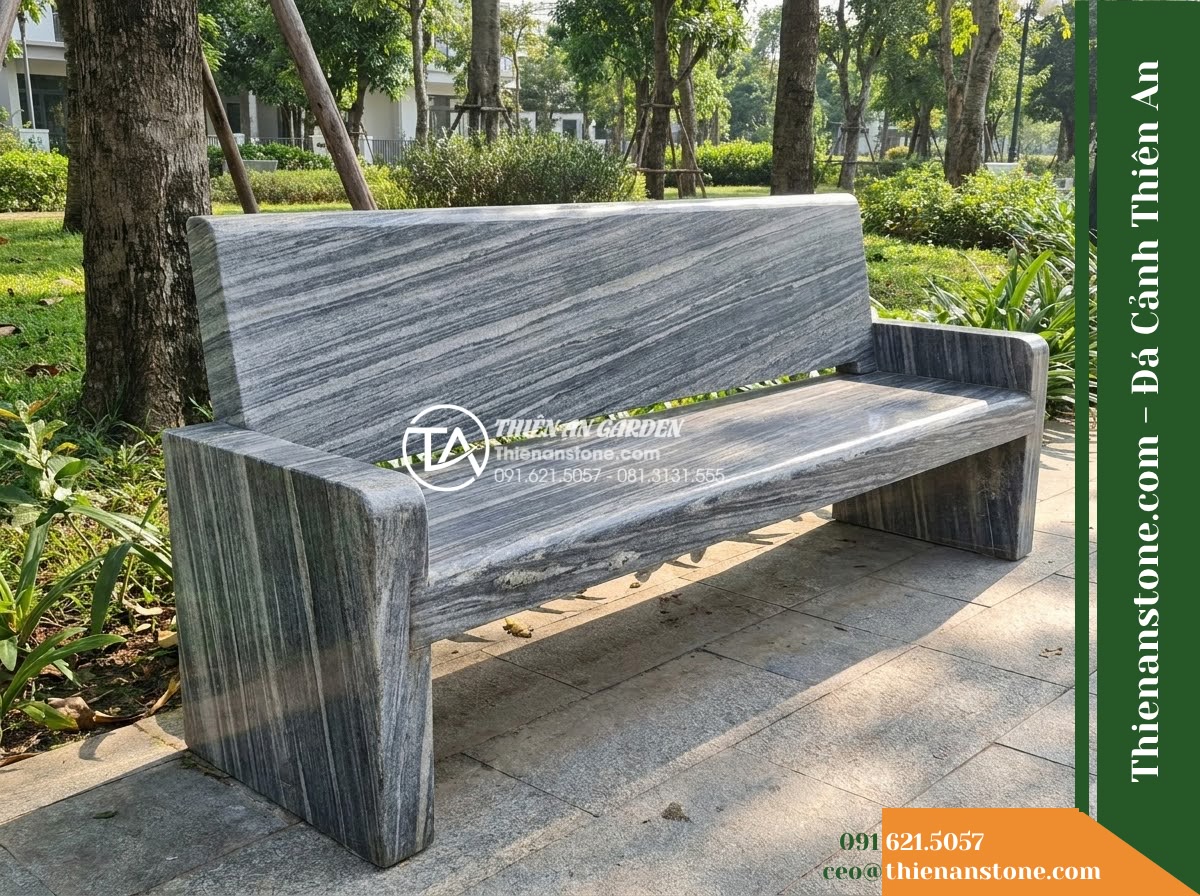 Ghế Đá Sân Trường Thành Nhân – Kích thước 185 x 50 x 80 cm – Kiểu dáng tựa liền rộng, tay vịn thấp. Chất liệu đá vân mây