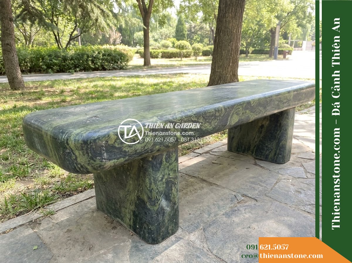 Ghế Đá Sân Trường Tuổi Hồng – Kích thước 160 x 45 x 45 cm – Kiểu dáng không tựa, mặt dài bo cạnh. Chất liệu đá Xanh rêu