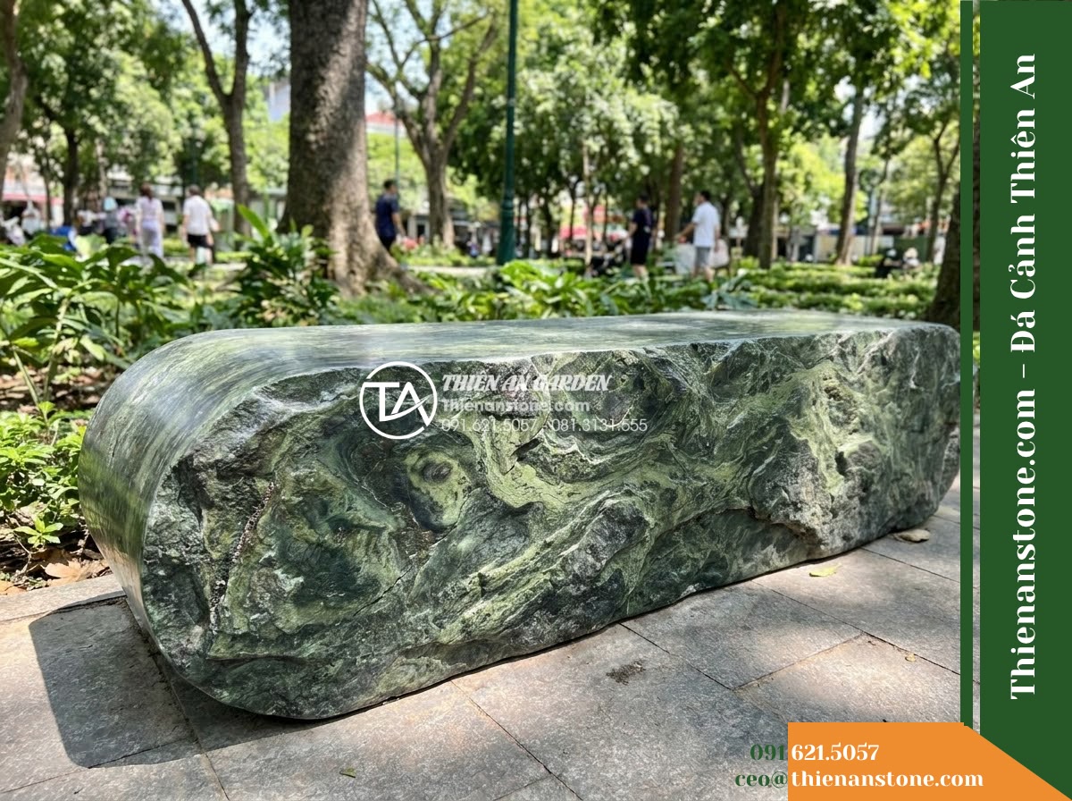 Ghế Đá Sân Trường Tuổi Thơ – Kích thước 145 x 44 x 45 cm – Kiểu dáng băng thấp, hai đầu bo tròn. Chất liệu đá Xanh rêu