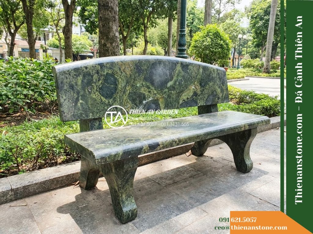 Ghế Đá Sân Trường Tương Lai – Kích thước 160 x 48 x 80 cm – Kiểu dáng tựa vòm thấp, chân cong cân đối. Chất liệu đá Xanh rêu