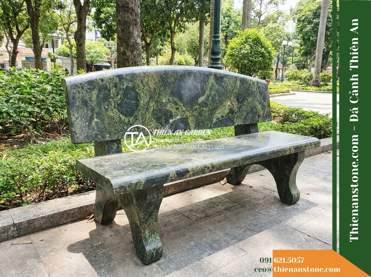 Ghế Đá Sân Trường Tương Lai – Kích thước 160 x 48 x 80 cm – Kiểu dáng tựa vòm thấp, chân cong cân đối. Chất liệu đá Xanh rêu