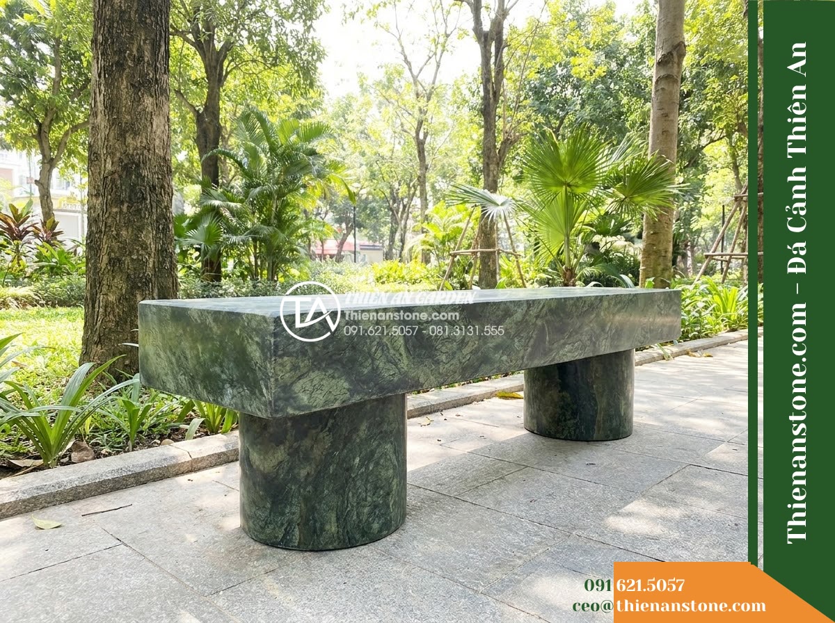 Ghế Đá Sân Trường Ươm Mầm – Kích thước 140 x 42 x 45 cm – Kiểu dáng nhỏ gọn không tựa, chân trụ đôi. Chất liệu đá Xanh rêu