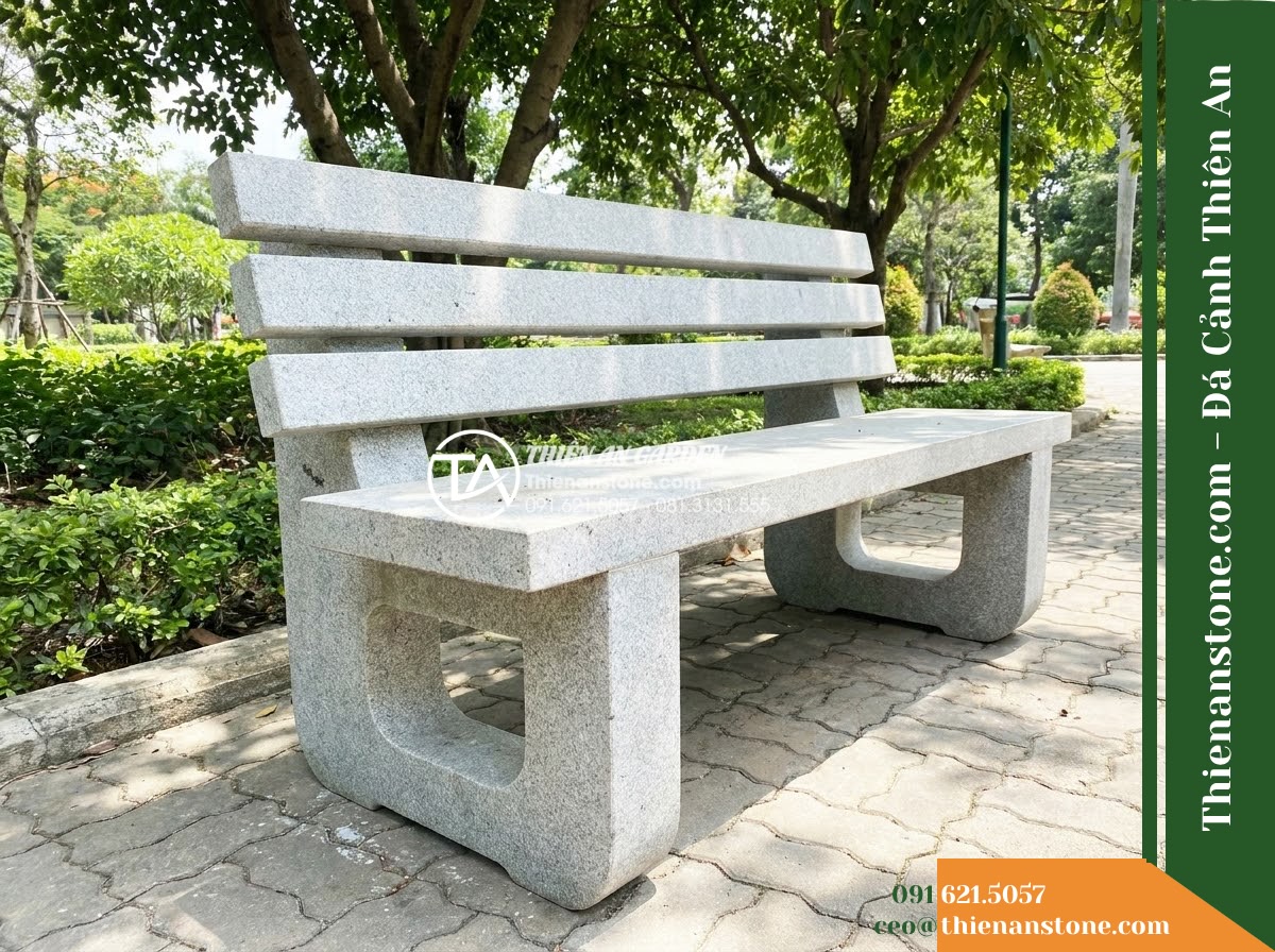 Ghế Đá Sân Trường Vươn Xa – Kích thước 175 x 50 x 80 cm – Kiểu dáng tựa nan ngang, chân chữ U cân đối. Chất liệu đá hoa cương