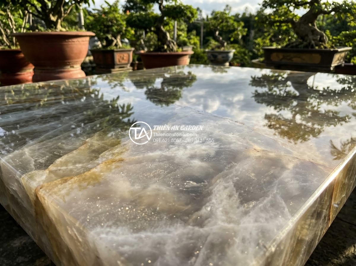 Bàn Trà Đá Nguyên Khối - Mirror-polished solid natural stone tea table surface reflecting surrounding gar