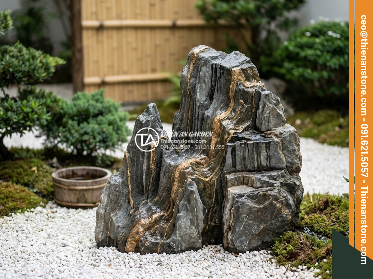 Đá Cảnh Tự Nhiên - Grey veined natural ornamental stone with layered horizontal patterns placed on 