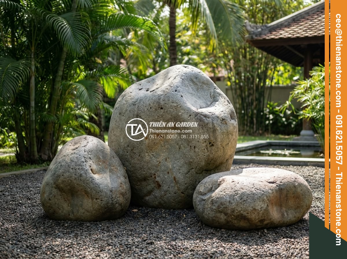 Đá Cảnh Tự Nhiên - Group of three natural ornamental stones arranged in odd-number composition in a