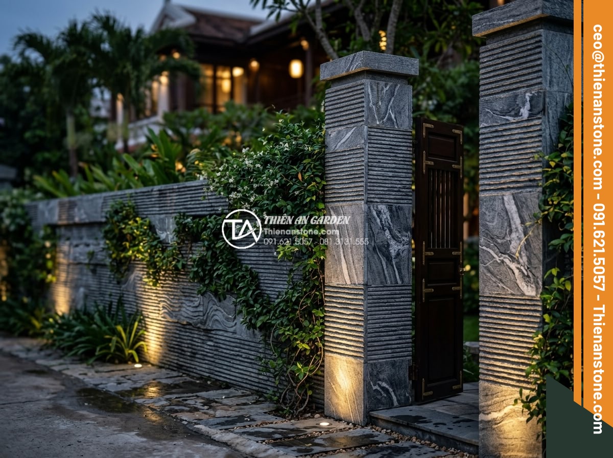Đá Răng Lược - Hình 22 Đá Răng Lược - Stone comb cladding on garden boundary wall and gate pillars, climbing plants in