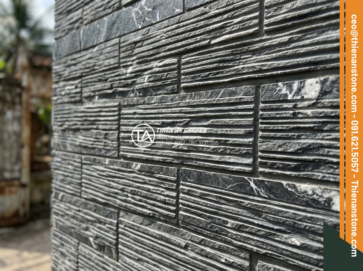 Đá Răng Lược - Hình 30 Đá Răng Lược - Detailed close-up of comb stone wall installation showing varied thickness stone
