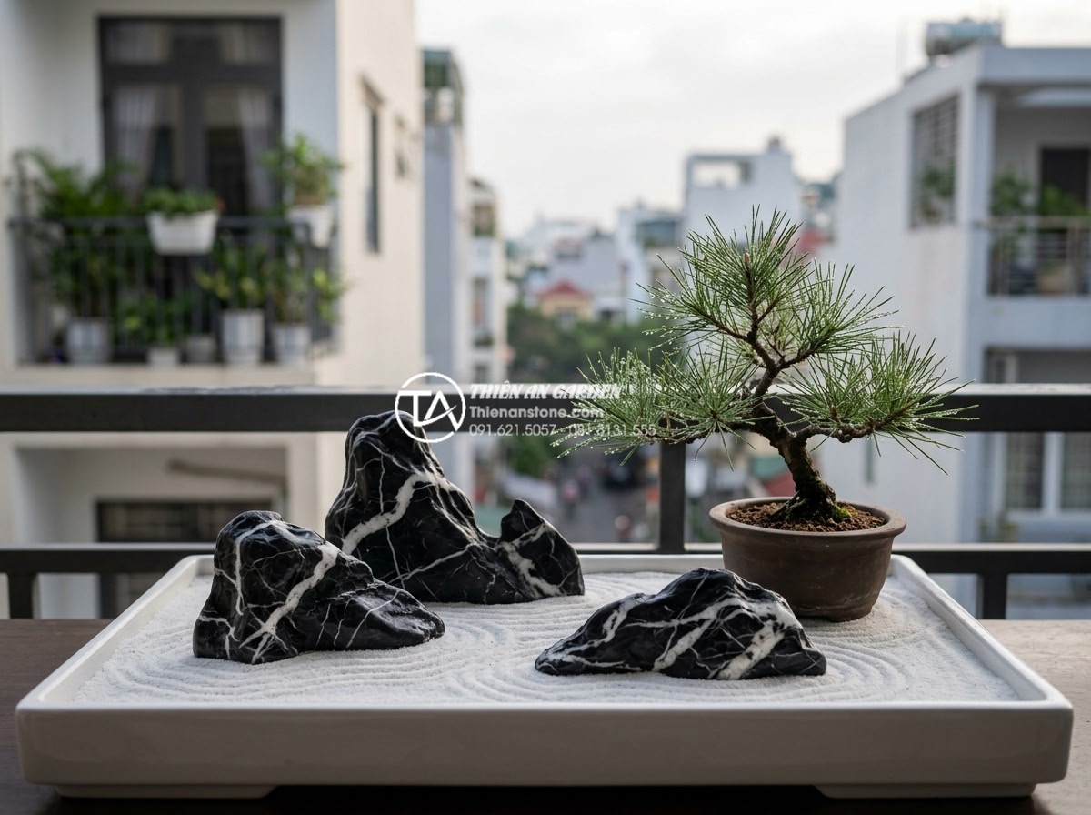 Tiểu Cảnh Ban Công - Minimalist balcony zen garden in a small apartment, white sand tray with careful