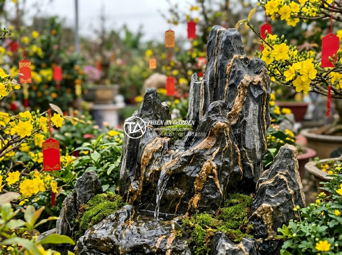 Tiểu Cảnh Hoa Tết - Detail shot of natural stone and water element in a Tet flower garden arrangemen