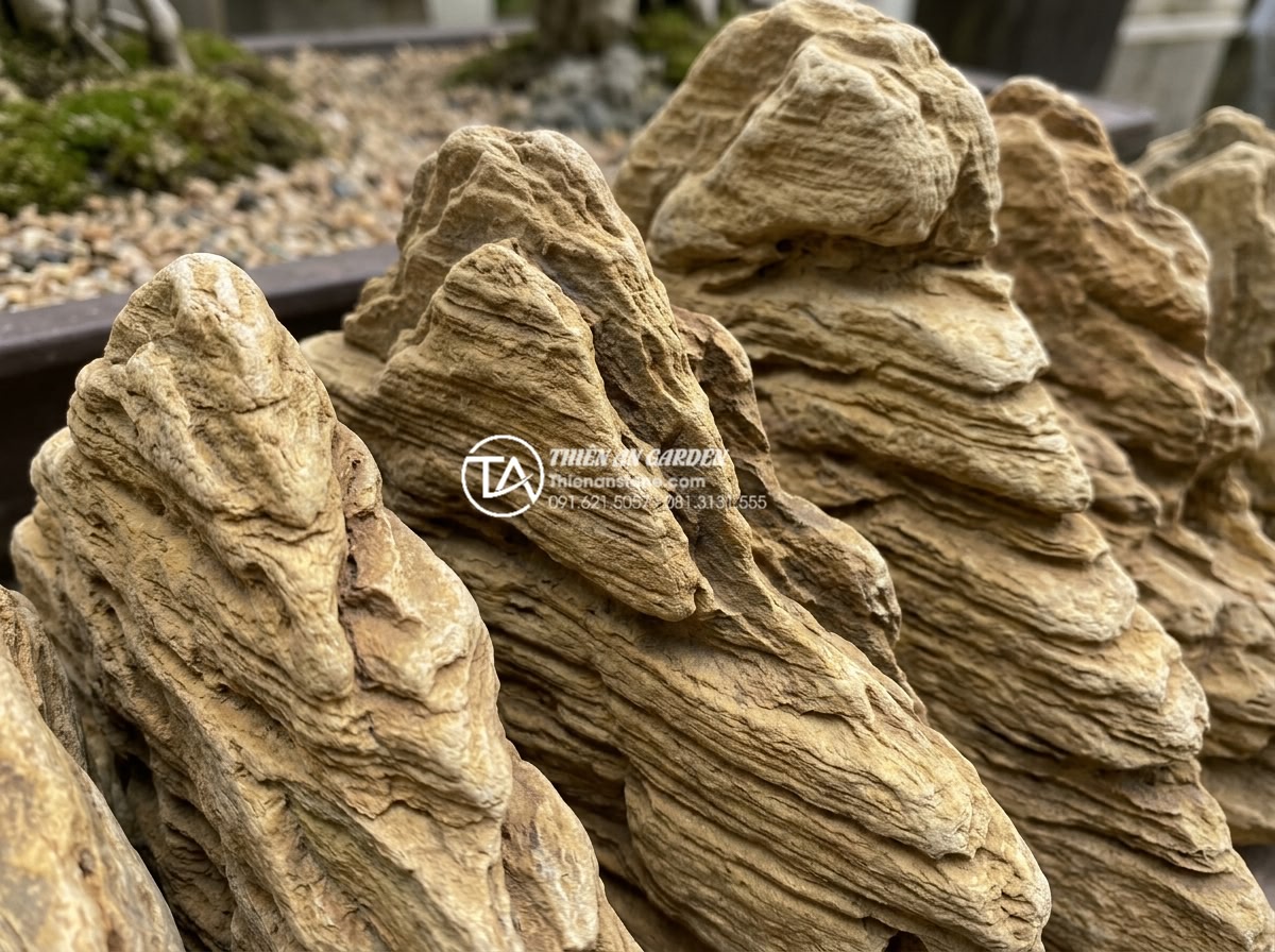 Tiểu Cảnh Sân Vườn - Hình 12 Tiểu Cảnh Sân Vườn - Close up texture comparison of different natural stone types used in garden mini