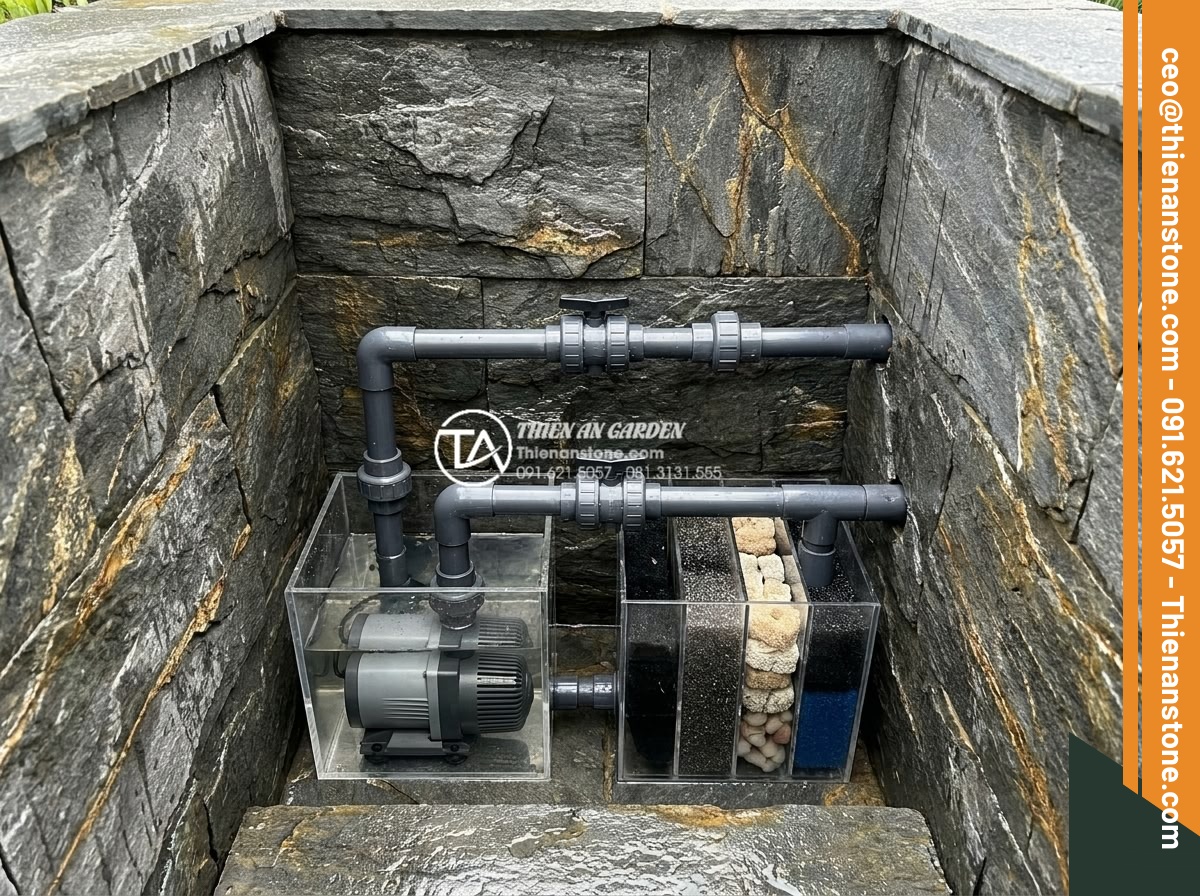 Tiểu Cảnh Thác Nước Sân Vườn - Hình 35 Tiểu Cảnh Thác Nước Sân Vườn - Professional water pump and filtration system for garden waterfall, showing qual