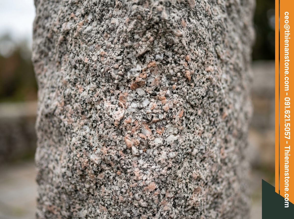 Trụ Đá Hàng Rào - Hình 2 Trụ Đá Hàng Rào - Close-up macro shot of natural stone pillar surface showing mineral grain textur