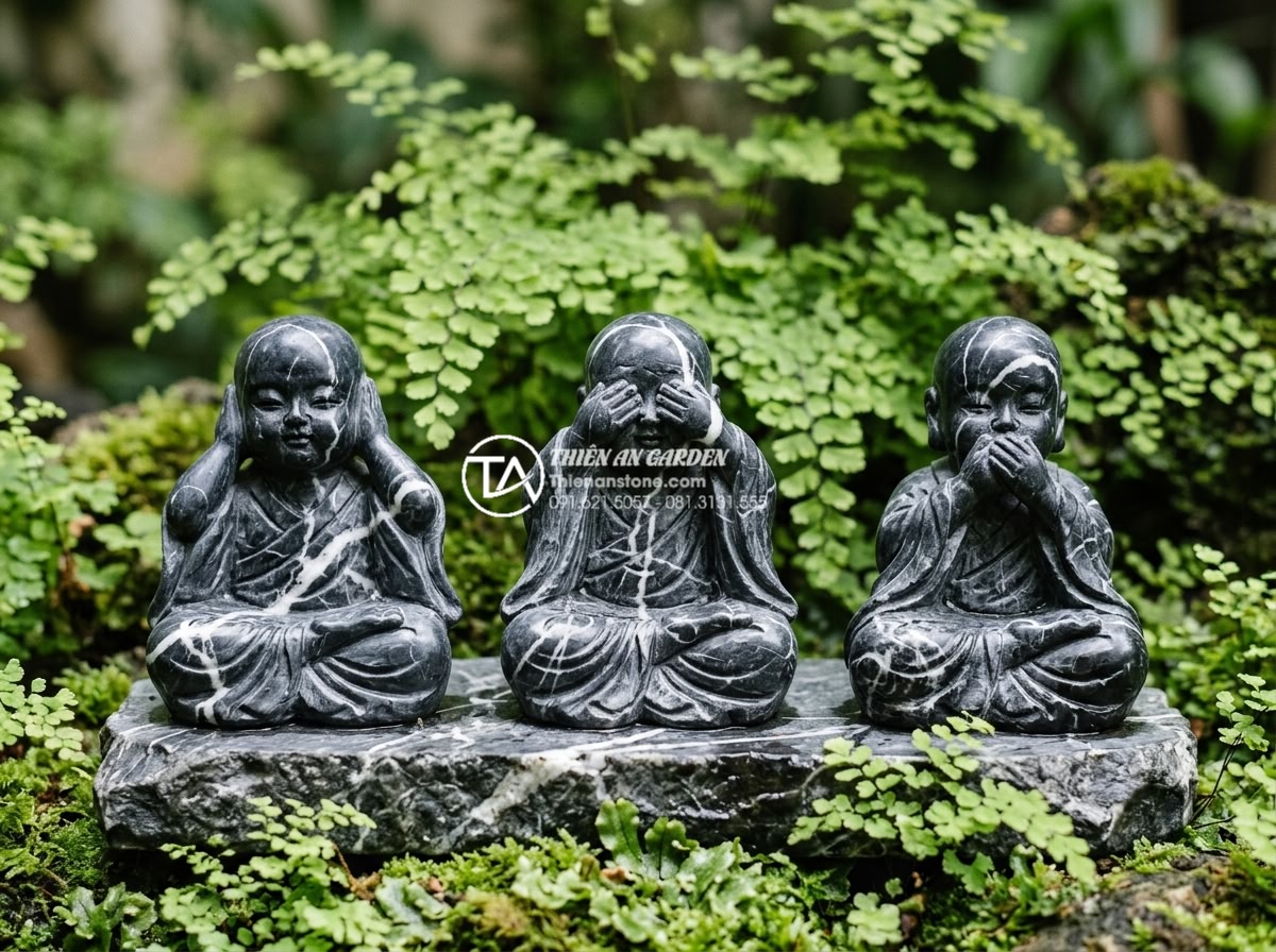 7 Sai lầm nghiêm trọng khi bài trí tiểu cảnh chú tiểu gây mất thẩm mỹ - Close-up photorealistic detail shot of three perfectly balanced hand-carved natu