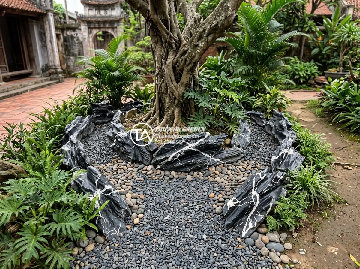 Cách vệ sinh và bảo dưỡng đá cảnh dưới gốc cây luôn sạch rêu mốc - Hình 12 Cách vệ sinh và bảo dưỡng đá cảnh dưới gốc cây luôn sạch rêu mốc - Improved drainage system around tree base with stones and gravel preventing wate