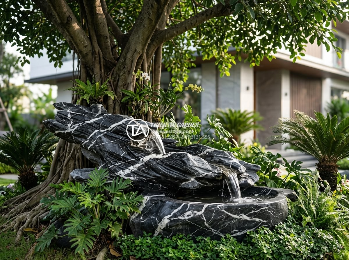 Có nên làm tiểu cảnh nước dưới gốc cây? Ưu và nhược điểm cần biết - Hình 11 Có nên làm tiểu cảnh nước dưới gốc cây? Ưu và nhược điểm cần biết - Feng shui inspired natural stone water feature under a mature tree in a modern v