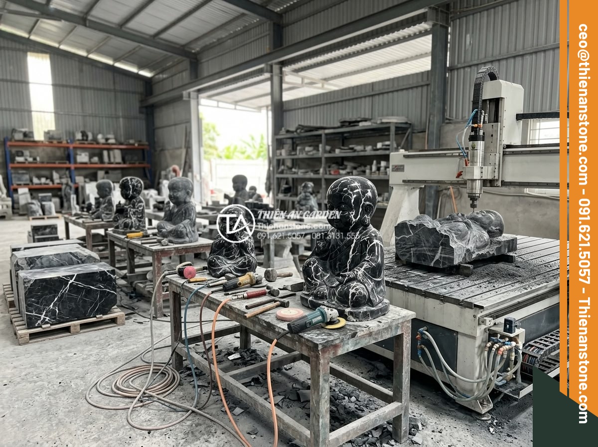 Địa chỉ mua tiểu cảnh chú tiểu uy tín, chất lượng đá tự nhiên 100% - Interior of modern stone carving workshop with CNC machines and artisans working