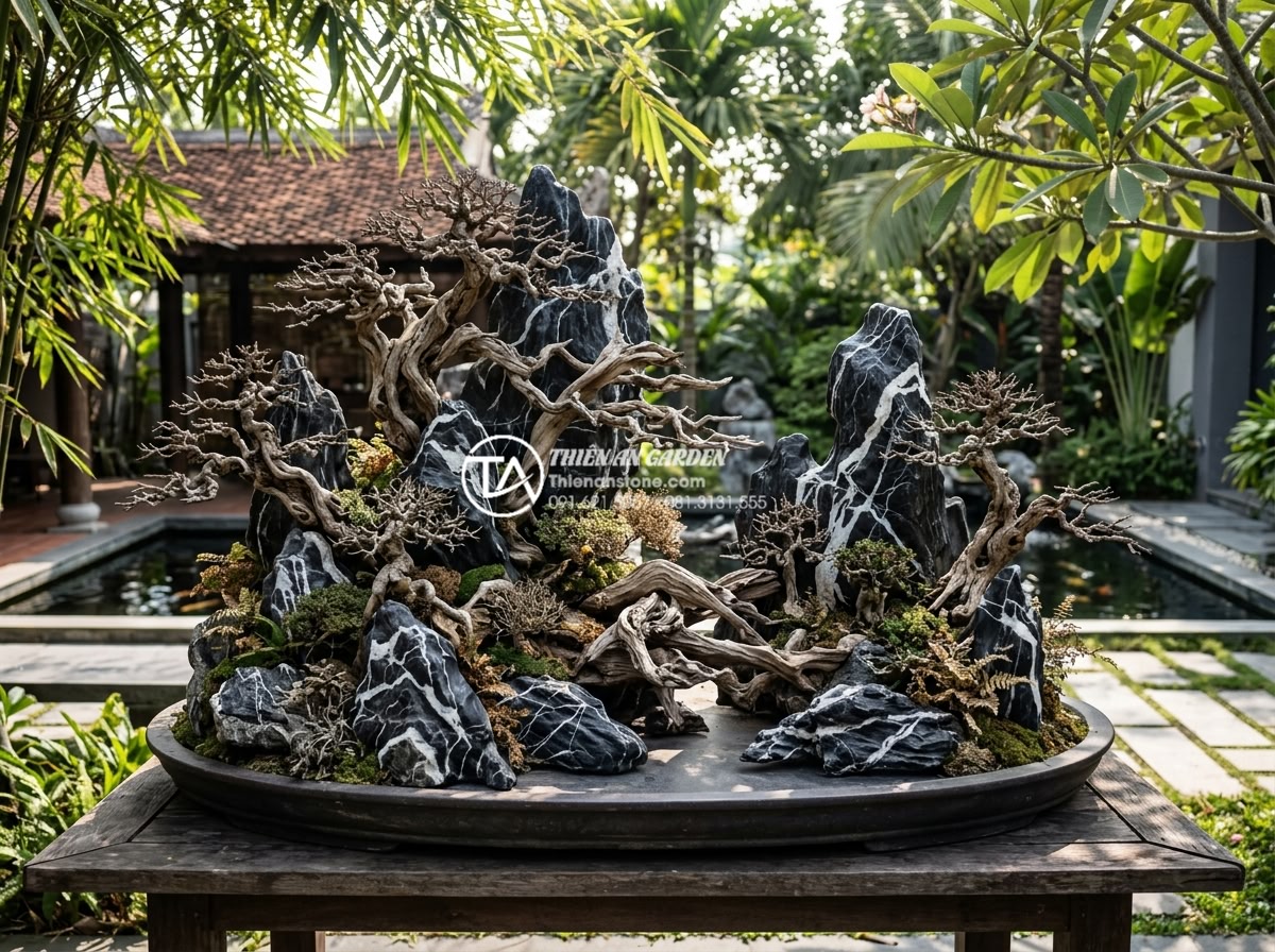 So sánh tiểu cảnh gỗ lũa khô và tiểu cảnh gỗ lũa bể cá (Aquascaping) - Wide angle view of a large dry driftwood bonsai landscape arrangement featuring 