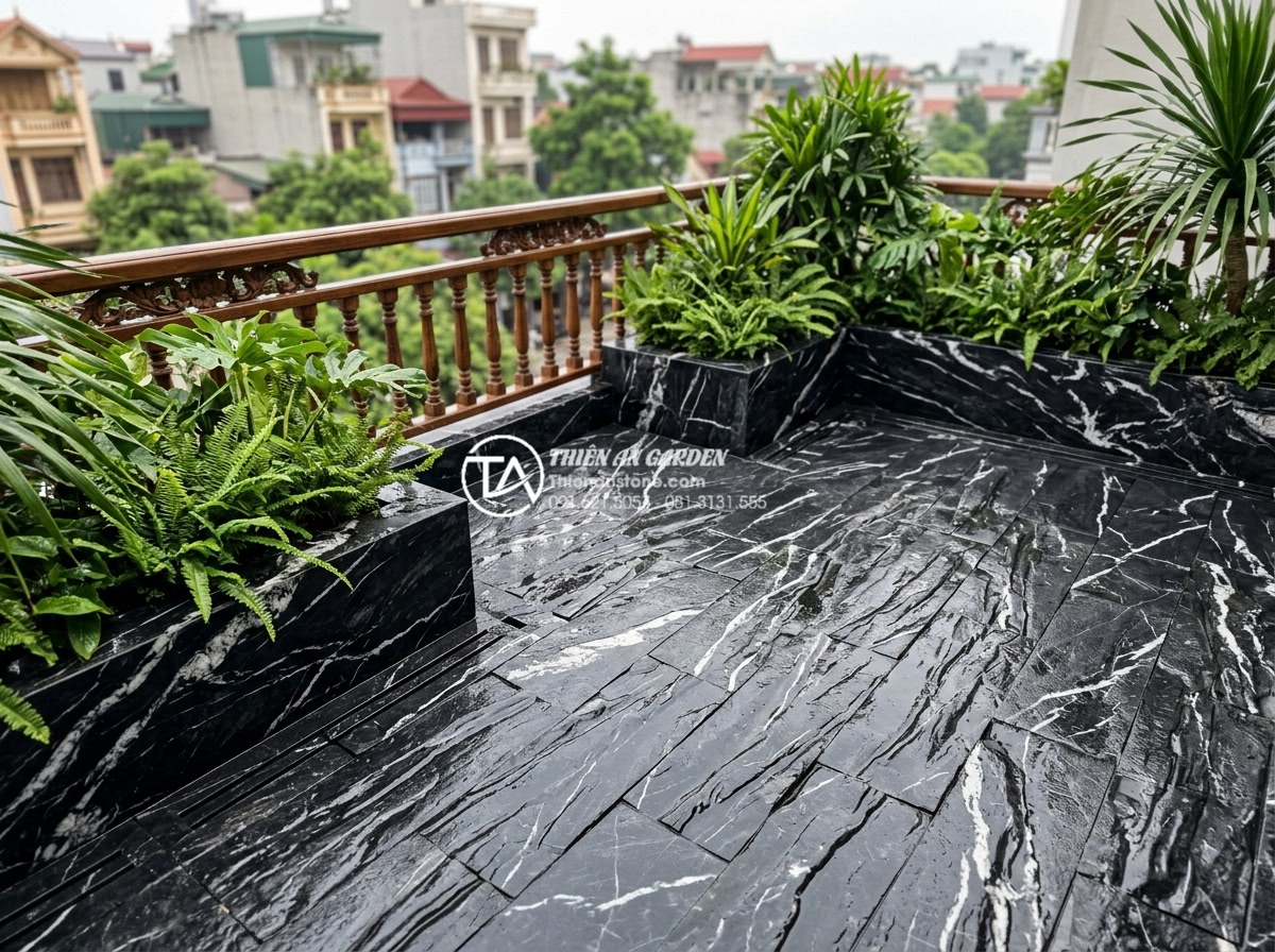 7 Sai lầm phổ biến khiến tiểu cảnh ban công nhanh hỏng và cách khắc phục - High-quality engineered drainage system in a stone balcony landscape featuring h