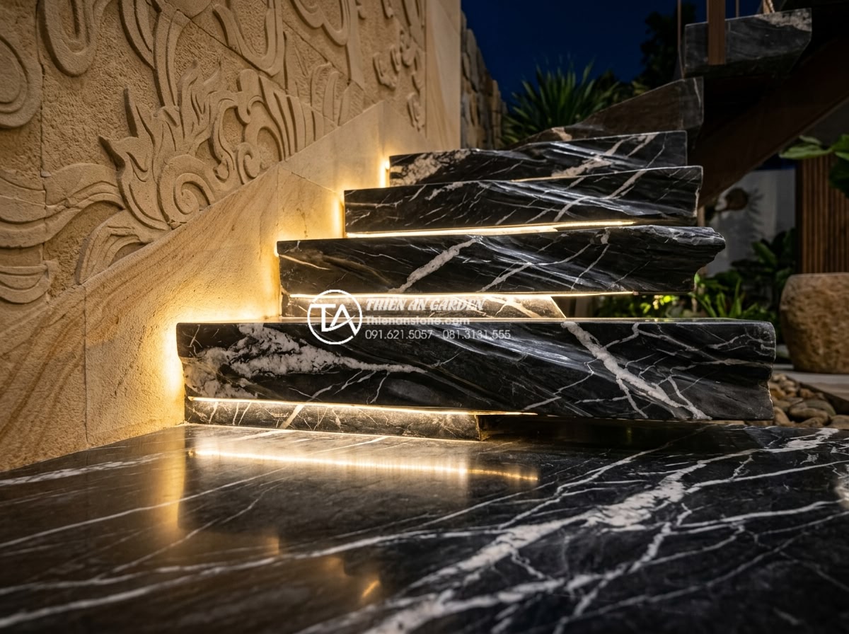 Bí quyết bố trí hệ thống đèn LED giúp tiểu cảnh gầm cầu thang lung linh về đêm - Close-up professional photo of LED linear lighting installed along the edge of n
