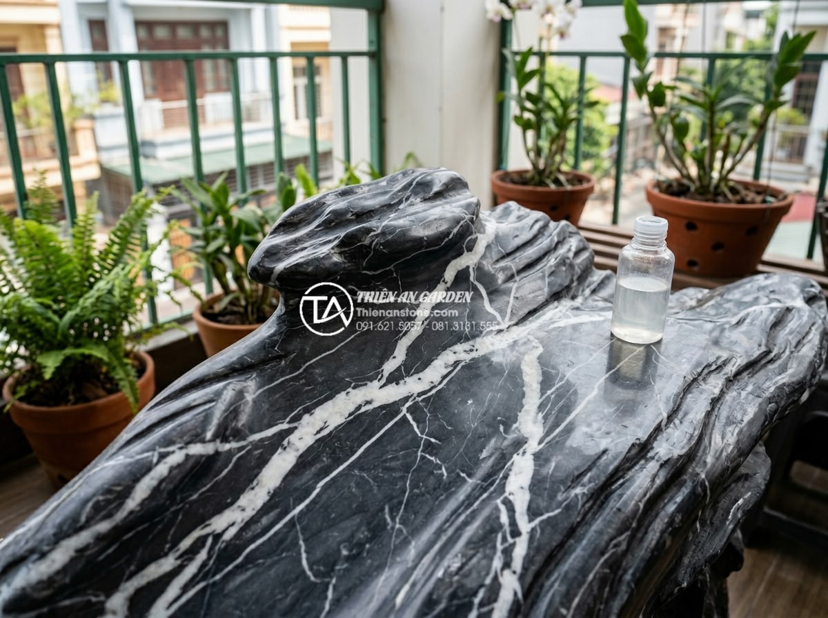 Bí quyết giữ cho đá trang trí ban công luôn sạch và không bị rêu mốc - Application of specialized cleaning solutions on stone surfaces during balcony m