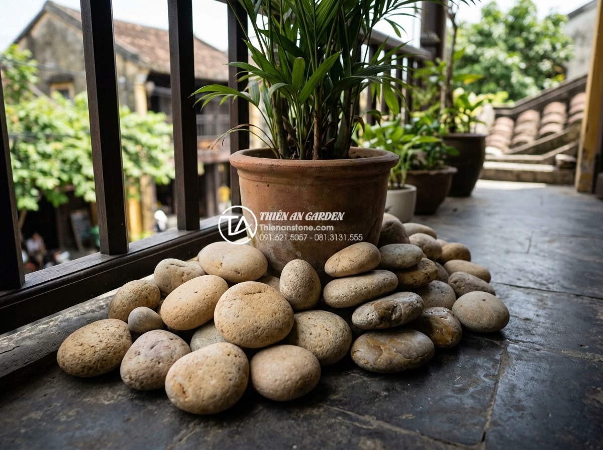 Bí quyết giữ cho đá trang trí ban công luôn sạch và không bị rêu mốc - Variety of natural stones including granite, pebble stones and basalt arranged o