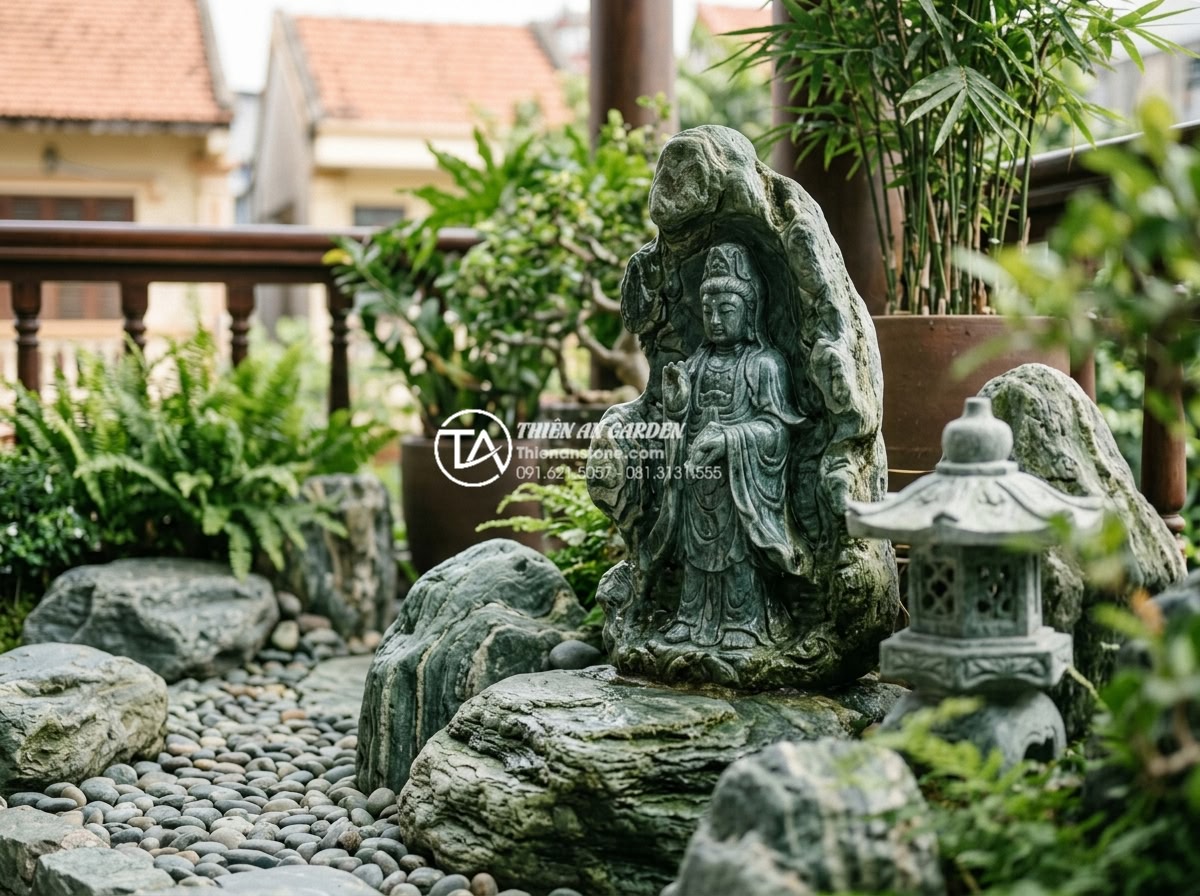 So sánh tiểu cảnh ban công khô và tiểu cảnh nước: Bạn nên chọn loại nào? - Detailed close-up view of hand-carved natural stone sculptures in a dry balcony 