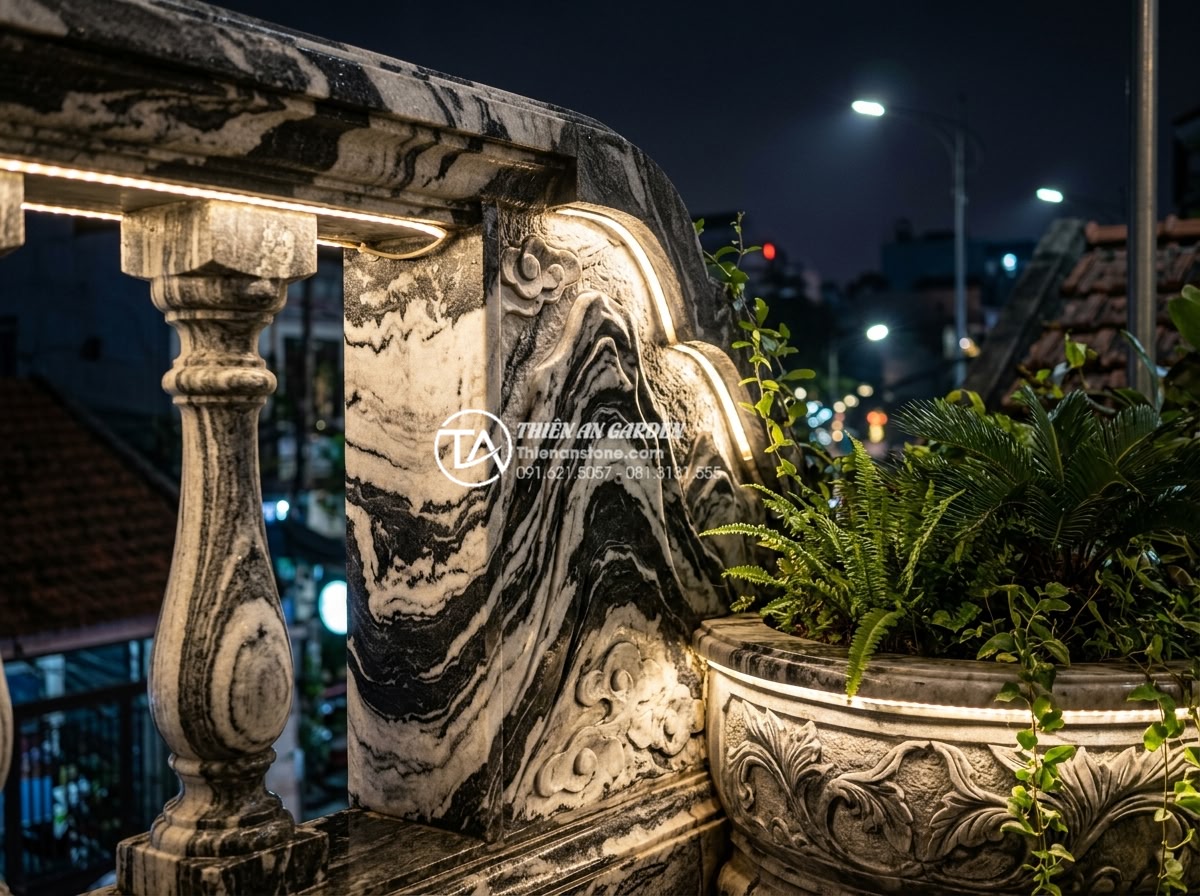 So sánh tiểu cảnh ban công khô và tiểu cảnh nước: Bạn nên chọn loại nào? - Close-up of LED lighting system installed in carved stone features for balcony l