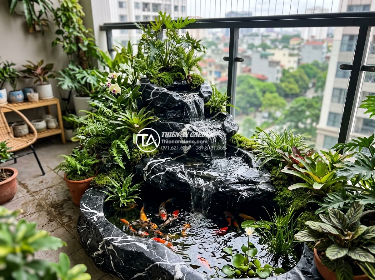 So sánh tiểu cảnh ban công khô và tiểu cảnh nước: Bạn nên chọn loại nào? - Vibrant photo of a mini waterfall balcony water feature with natural stone tiers