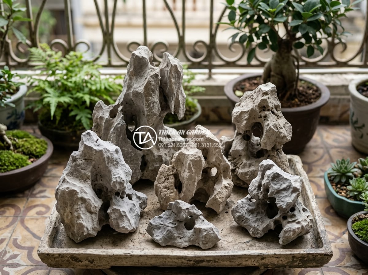Tận dụng góc chết ban công để làm hòn non bộ mini bằng đá tự nhiên - Selection of various natural stones like granite, basalt, and marble displayed f