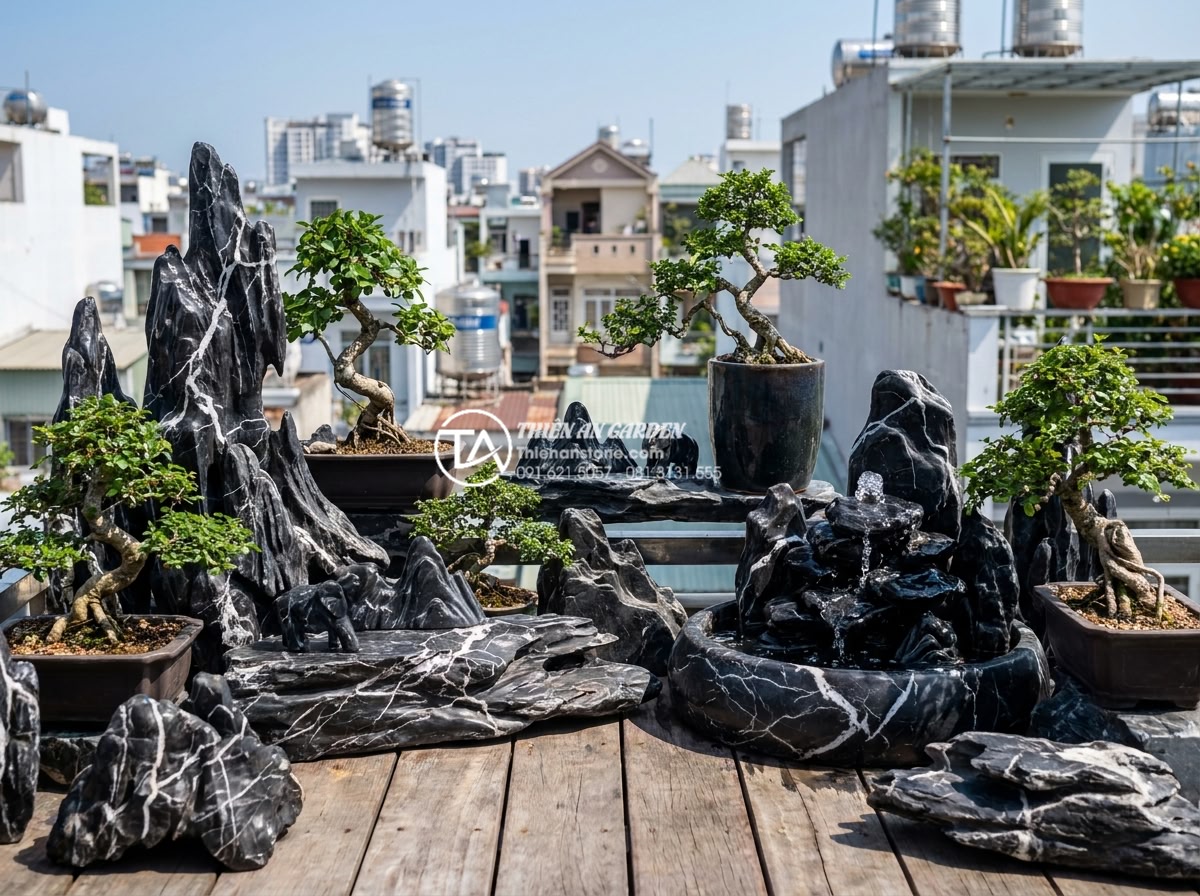 Thiết kế tiểu cảnh sân thượng nhỏ mini cho nhà phố diện tích hẹp - A realistic mini rooftop garden on a narrow townhouse terrace featuring natural
