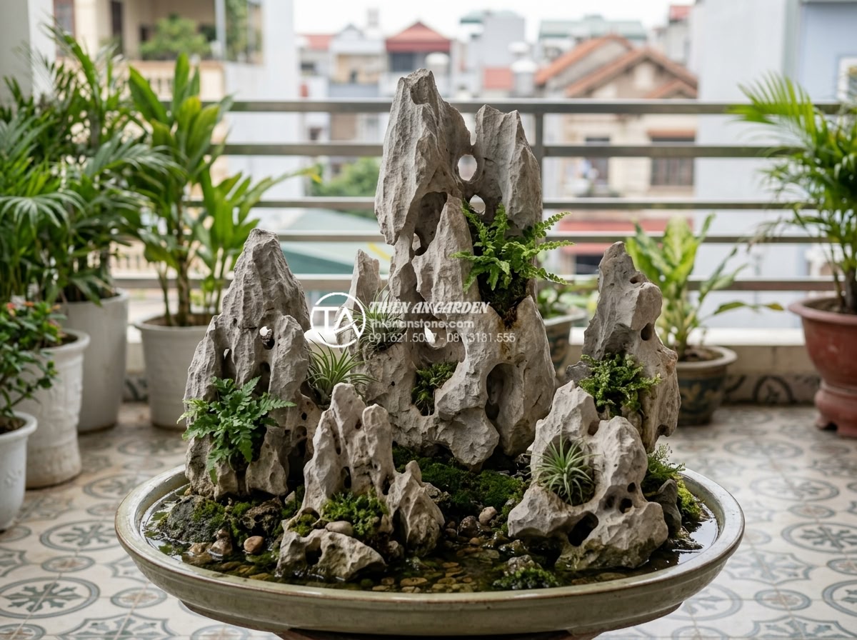 Tiểu cảnh ban công kết hợp vườn tường đứng: Xu hướng xanh hóa không gian - High-quality natural stone materials arranged on a balcony for mini landscape de