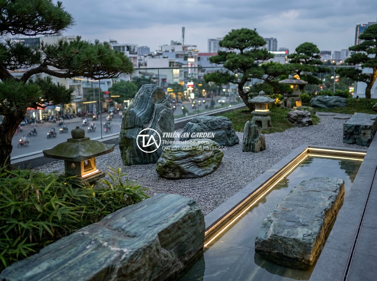 Tiểu cảnh sân thượng Nhật Bản (Zen): Nghệ thuật tĩnh lặng từ đá và cây - Hình 4 Tiểu cảnh sân thượng Nhật Bản (Zen): Nghệ thuật tĩnh lặng từ đá và cây - Ancient Zen garden elements including stone lanterns and pruned pine trees recre